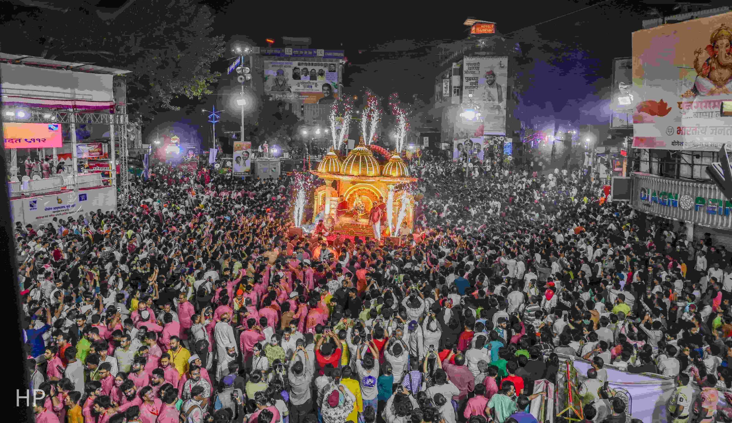 वैभवशाली मिरवणुकीने श्रीमंत भाऊसाहेब रंगारी गणपतीला भावपूर्ण निरोप!