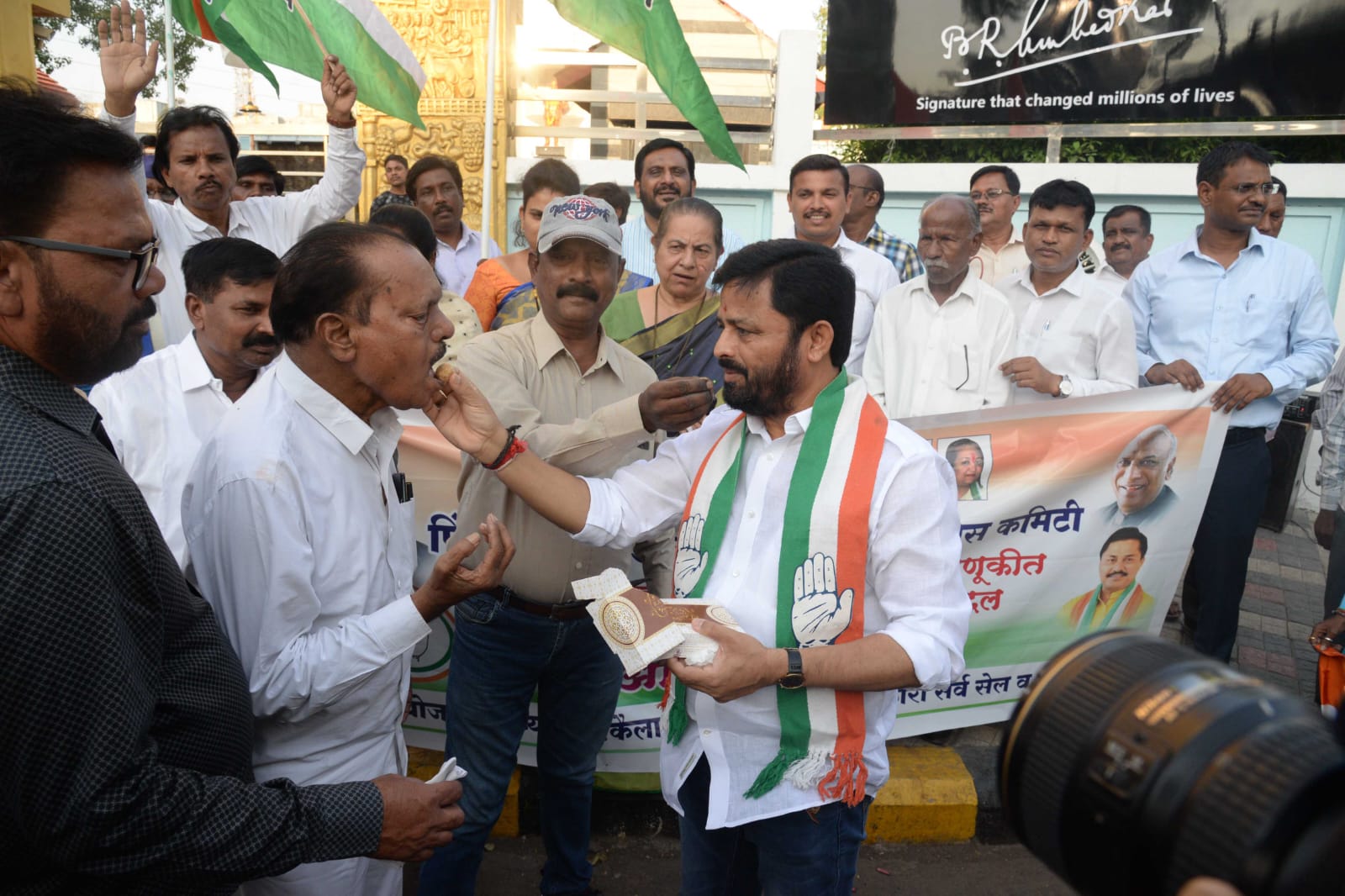 हुकूमशाही विरुध्द लोकशाही जिंकली - डॉ. कैलास कदम