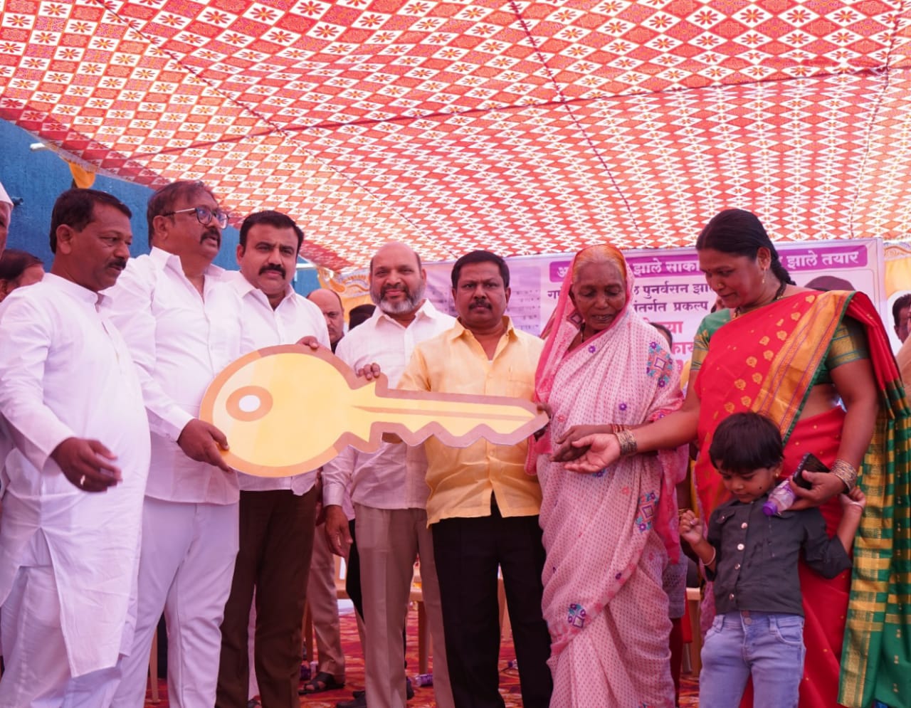 पिंपरी गाव गणेशनगर एसआरए पुनर्वसन धारकांना आमदार आण्णा बनसोडे यांच्या हस्ते चावी वाटप...