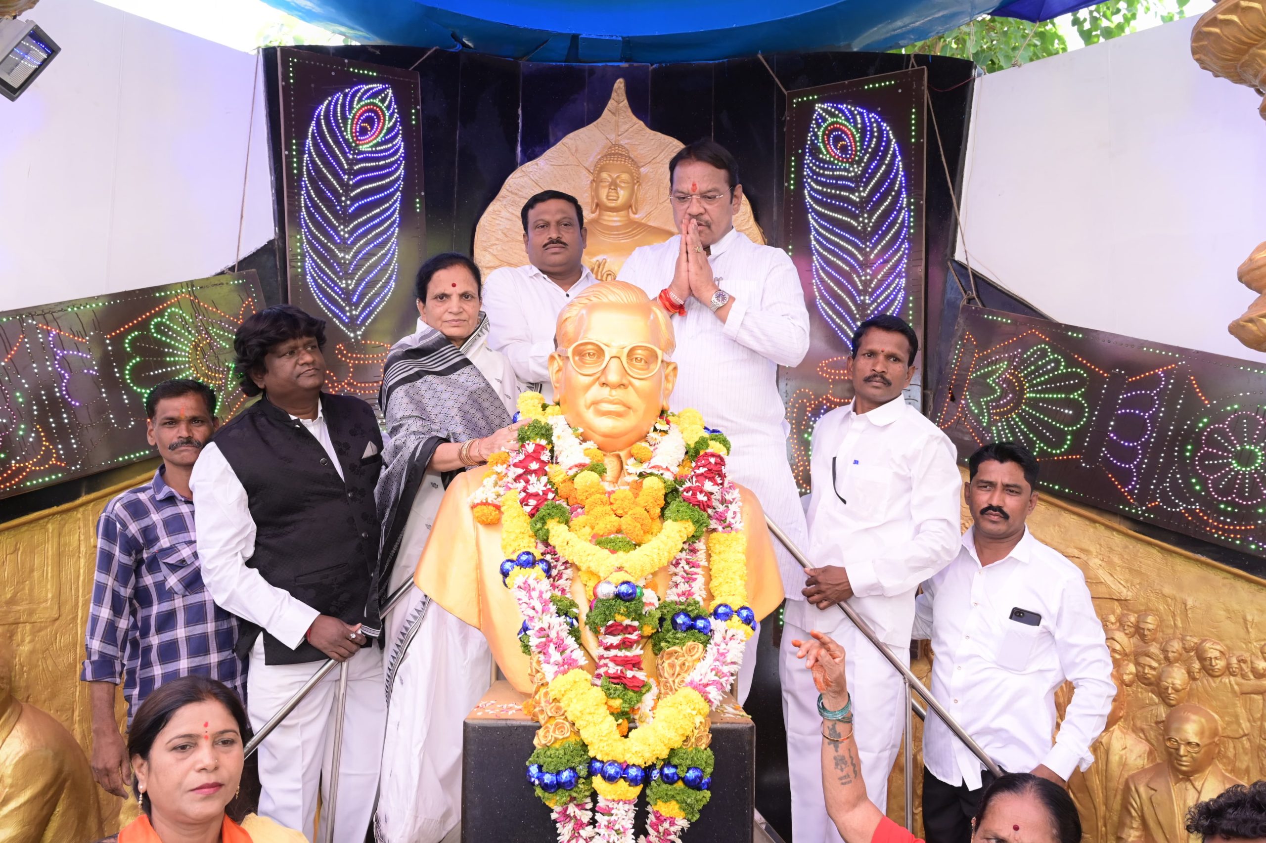 खासदार बारणे यांनी वाहिली महामानवाला आदरांजली..