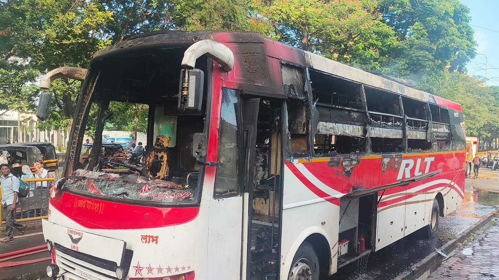 सजग नागरिक रुपेश पटेकर यांच्या सतर्कतेमुळे वाचले ट्रॅव्हल चालकांचे प्राण