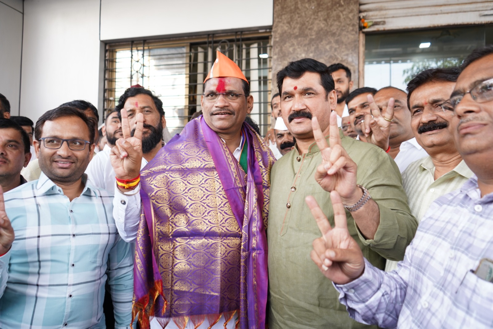 महायुतीचे उमेदवार शंकर जगताप यांना पाठींबा देत; नाना काटे यांची माघार