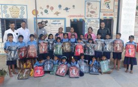 स्टारलाईट म्युझिकल इव्हेंट आणि अविरत फाऊंडेशने  ग्रामीण भागातील गरजू विद्यार्थ्यांच्या चेहऱ्यावर फुलवले आनंदाचे हास्य..