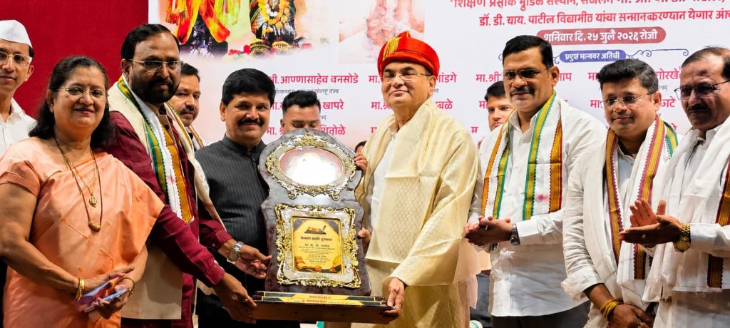 राष्ट्रीय श्रमिक आघाडीकडून डॉ.पी.डी.पाटील यांना शिक्षण महर्षी पुरस्कार प्रदान!