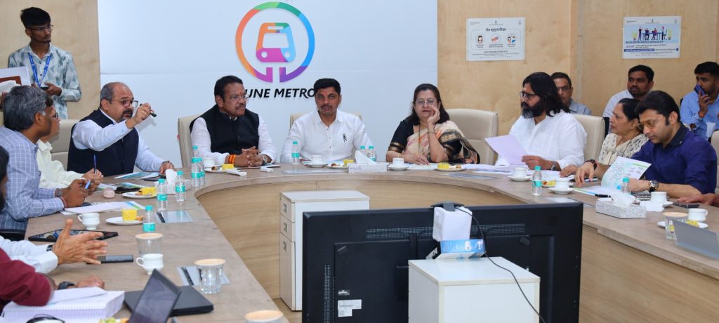 महापौर रवि लांडगे यांच्या उपस्थितीत प्रस्तावित मेट्रो मार्गांच्या डीपीआरचे सादरीकरण; पिंपरी-चिंचवड शहराच्या सुनियोजित विकासाला पूरक नियोजनावर भर!