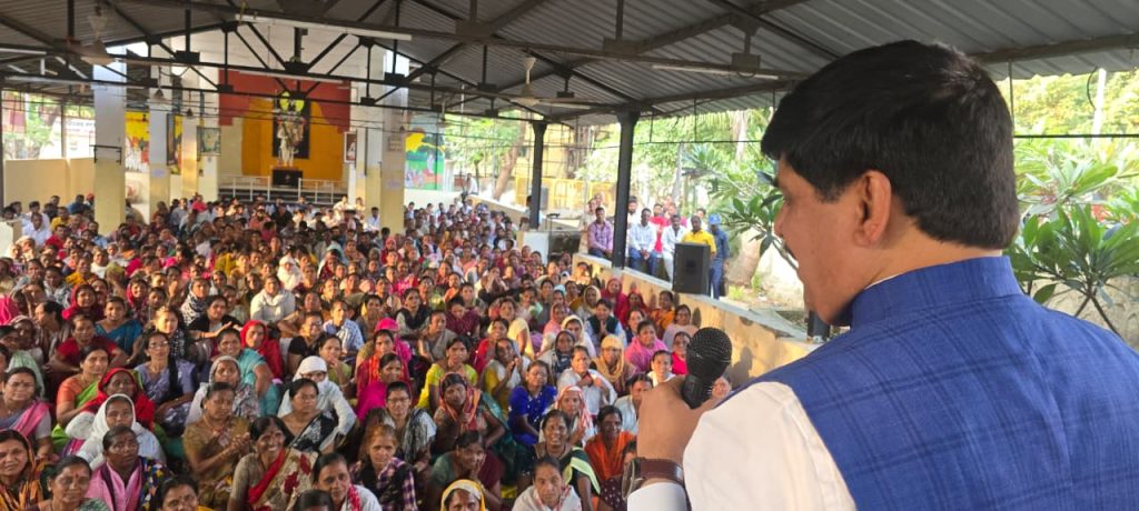 कंत्राटी कर्मचाऱ्यांना समान काम समान वेतनासोबत विविध मागण्यांसाठी कामगार नेते यशवंत भोसले आक्रमक; अप्पर कामगार आयुक्तांसोबत लवकरच बैठक!