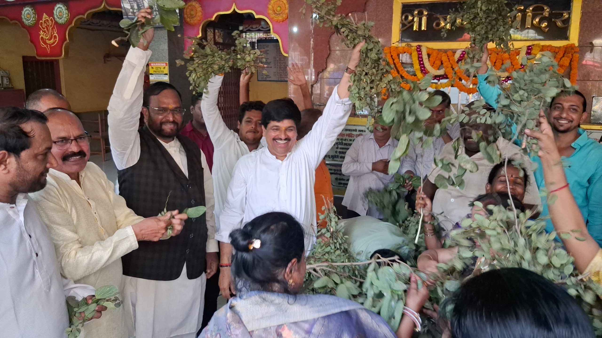 कामगारनेते यशवंत भोसले यांच्या पुढाकारातून प्रथमच सीमोल्लंघन व सोनं लुटण्याच्या पारंपरिक सोहळ्याला सुरुवात; माजी खासदार अमर साबळे यांच्या हस्ते प्रारंभ!