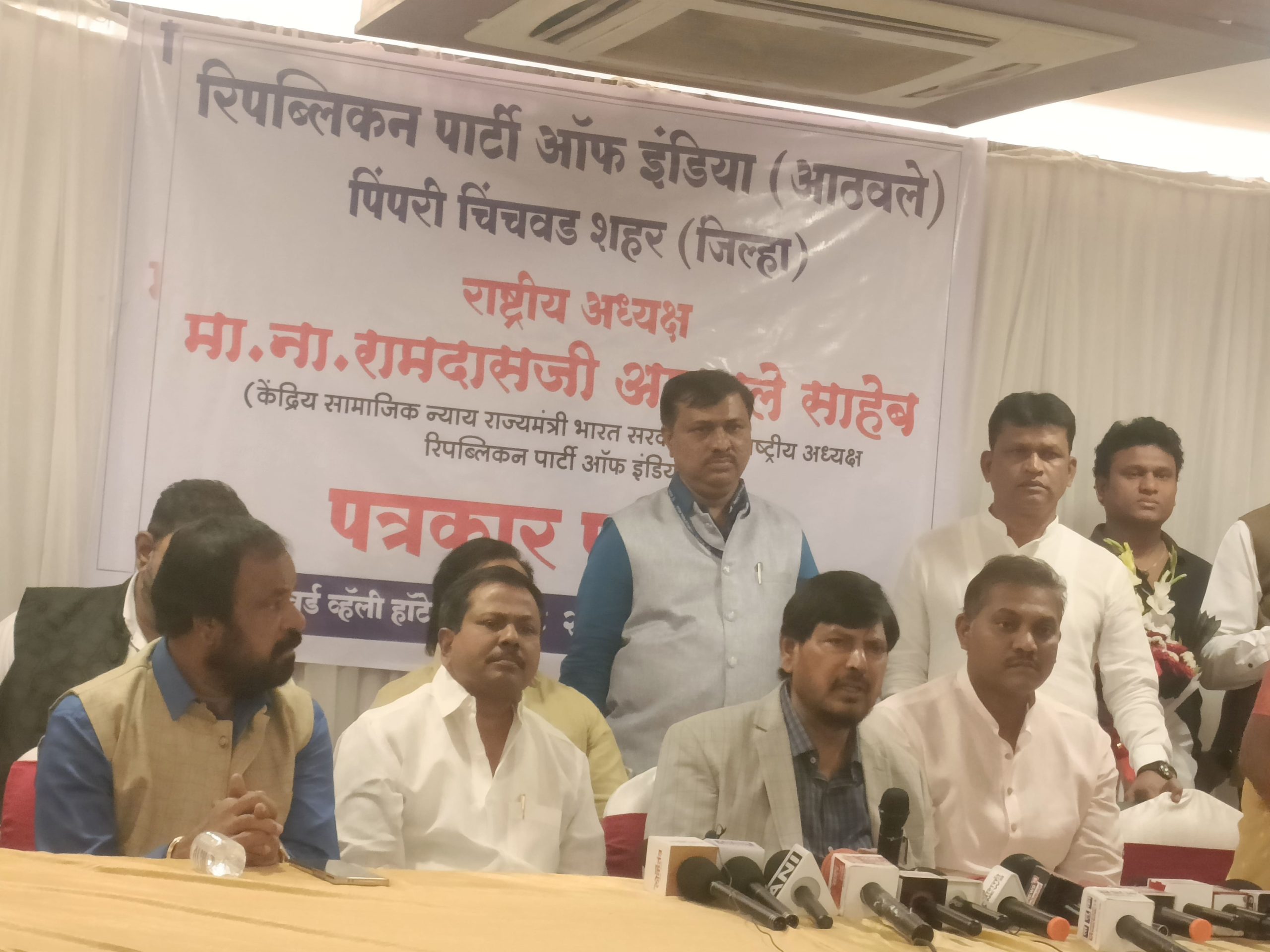 एसआरए अंतर्गत ४५० स्क्वेअर फुटांची सदनिका मिळावी - रामदास आठवले