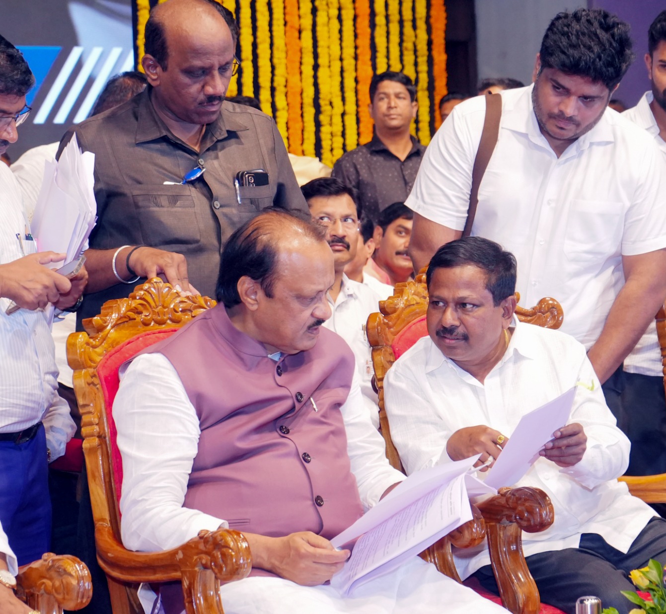 आमदार अण्णा बनसोडे यांनी उदघाटन सोहळ्याच्या निमित्ताने साधले अचूक टायमिंग.!