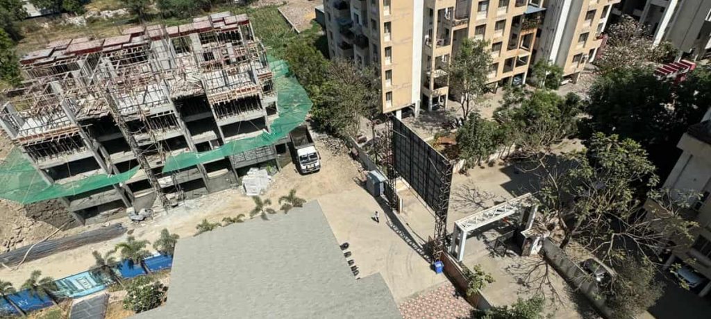 थेरगाव येथील सर्व्हे नंबर २७ मध्ये नाल्यावर बांधकाम; महापालिकेच्याच ड्रेनेज विभागाच्या पत्राला बांधकाम विभागाकडून केराची टोपली!