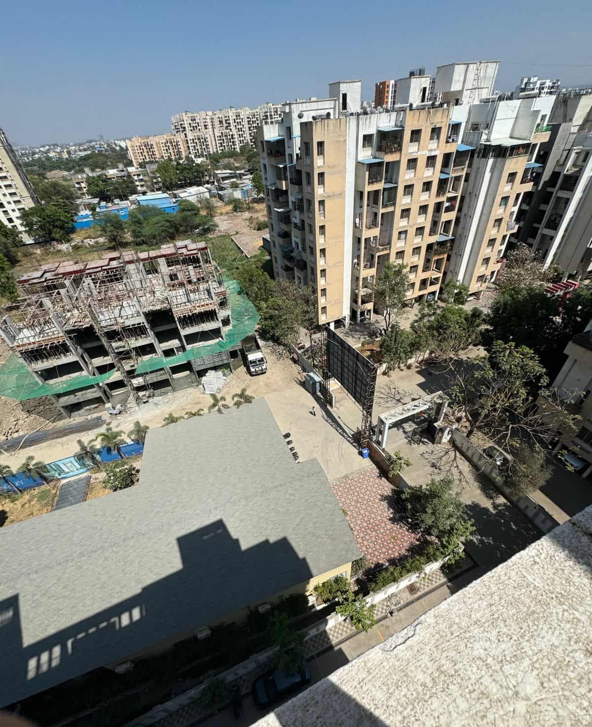 थेरगाव येथील सर्व्हे नंबर २७ मध्ये नाल्यावर बांधकाम; महापालिकेच्याच ड्रेनेज विभागाच्या पत्राला बांधकाम विभागाकडून केराची टोपली!